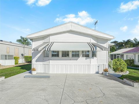 A home in LAKE WALES