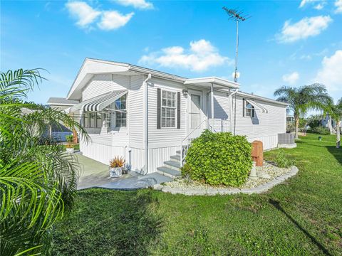 A home in LAKE WALES