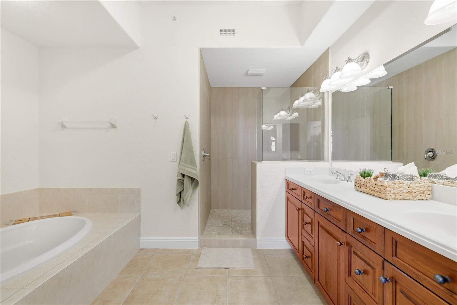 THE WATERFRONT ON VENICE ISLND - Residential