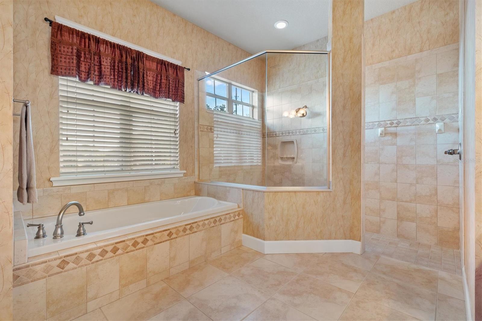 LAKES OF LADY LAKE - Residential