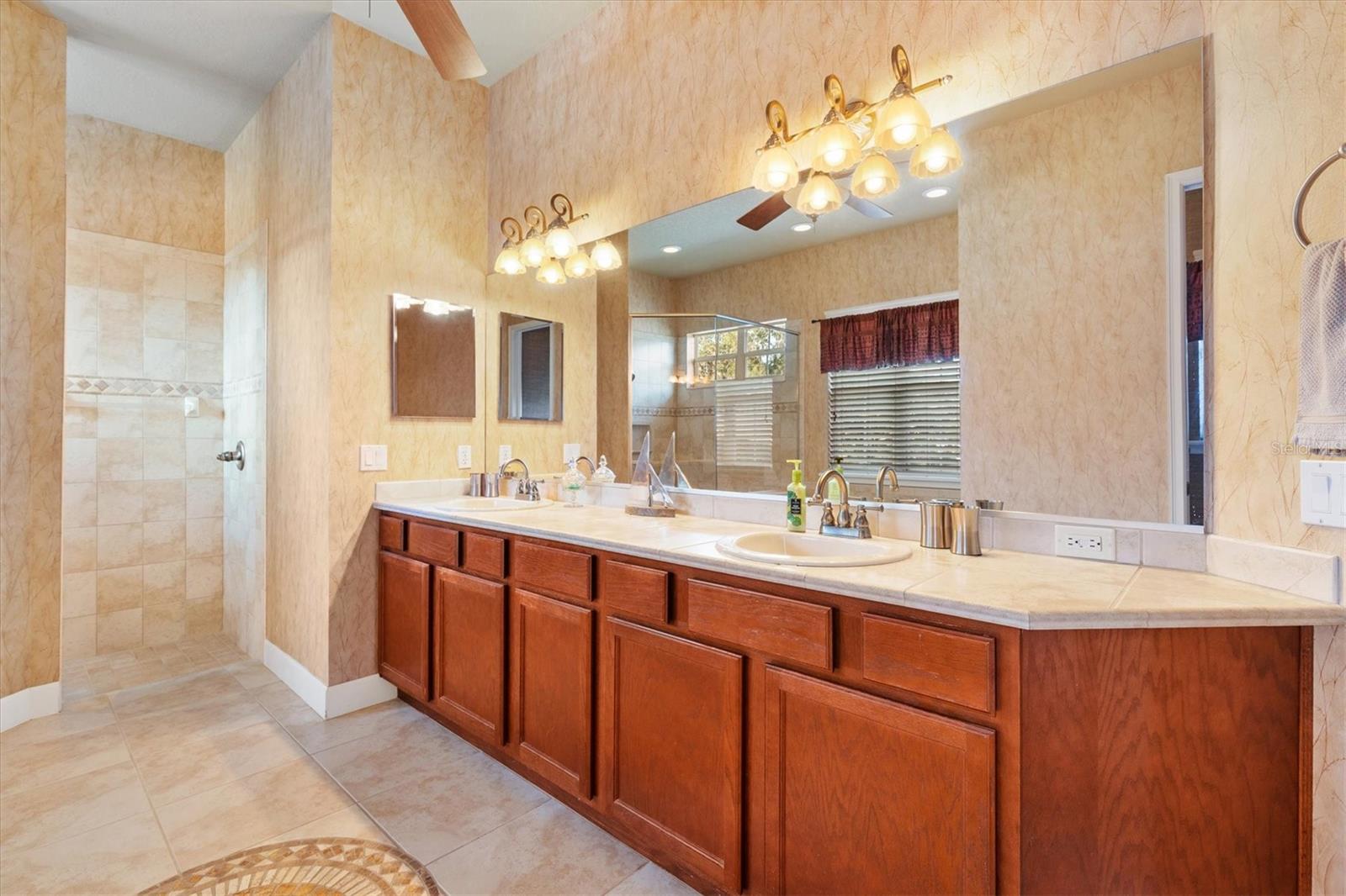 LAKES OF LADY LAKE - Residential