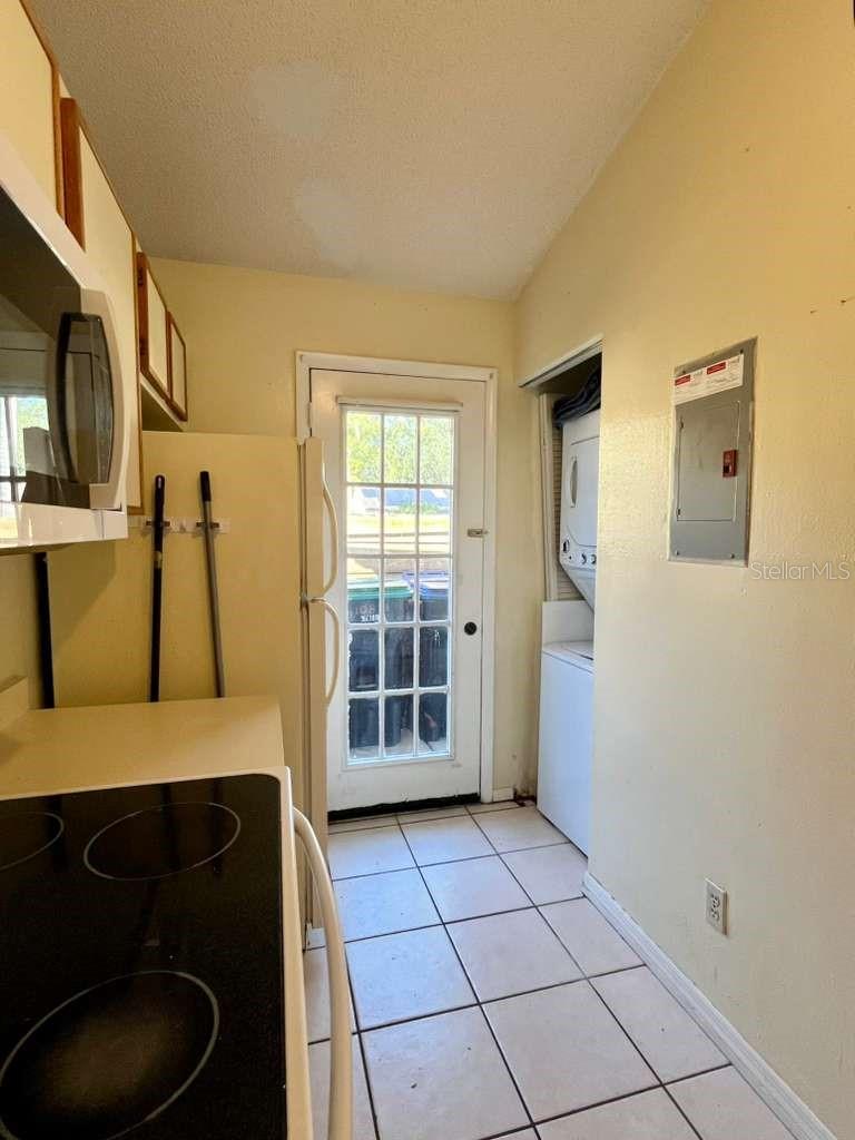 CREEKSIDE VILLAS - Residential