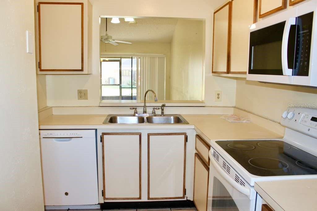 CREEKSIDE VILLAS - Residential