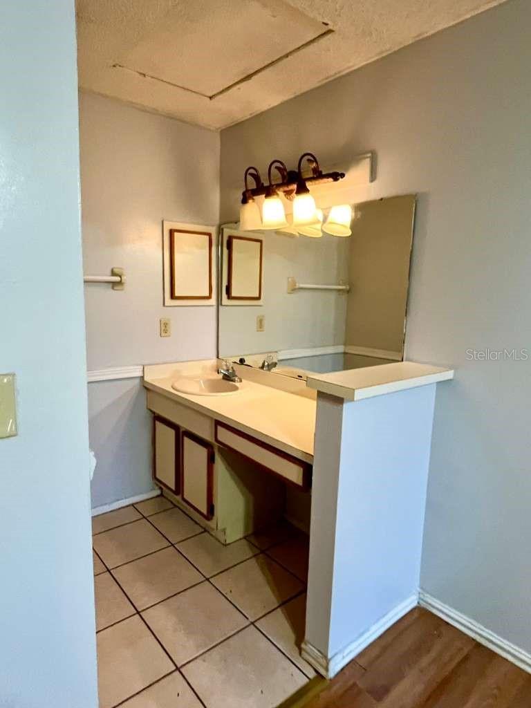 CREEKSIDE VILLAS - Residential