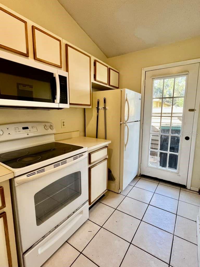 CREEKSIDE VILLAS - Residential