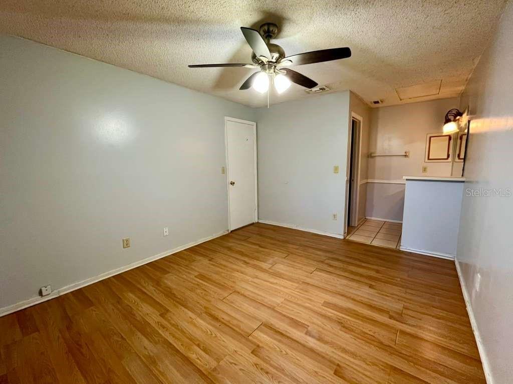 CREEKSIDE VILLAS - Residential