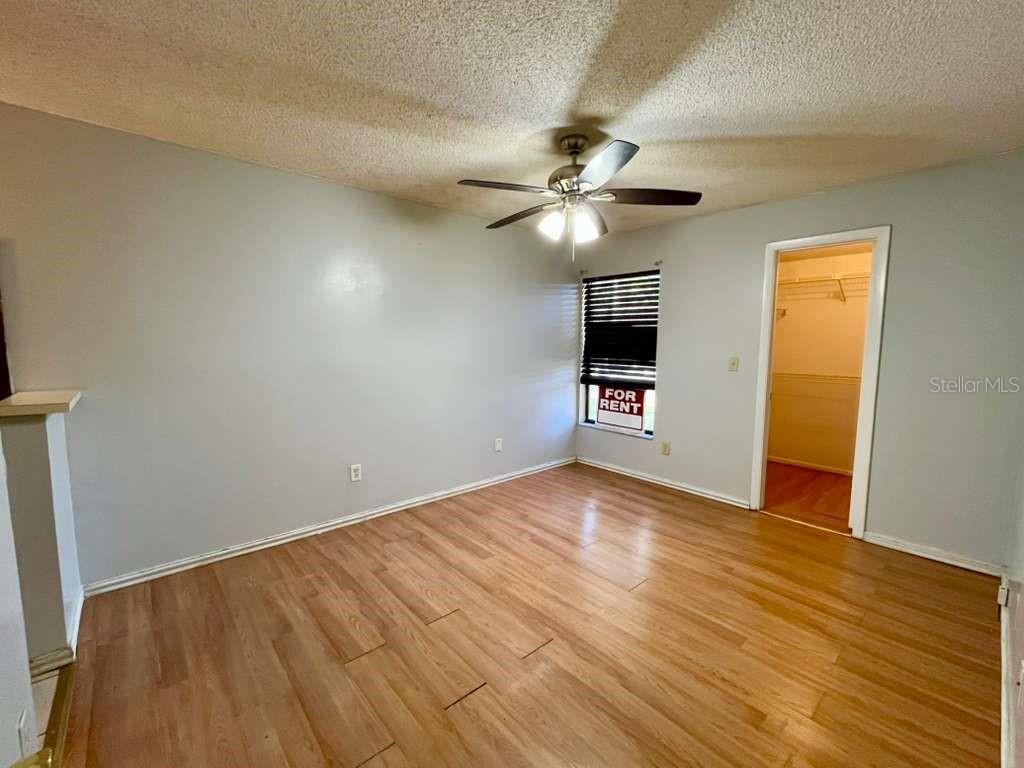 CREEKSIDE VILLAS - Residential