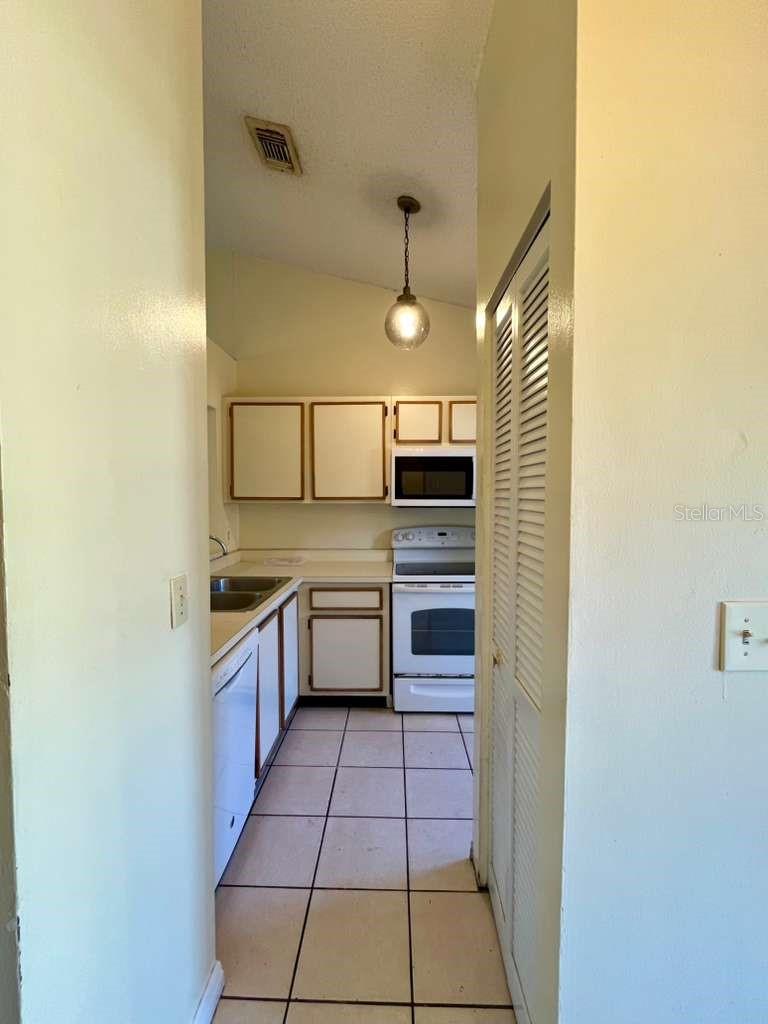 CREEKSIDE VILLAS - Residential