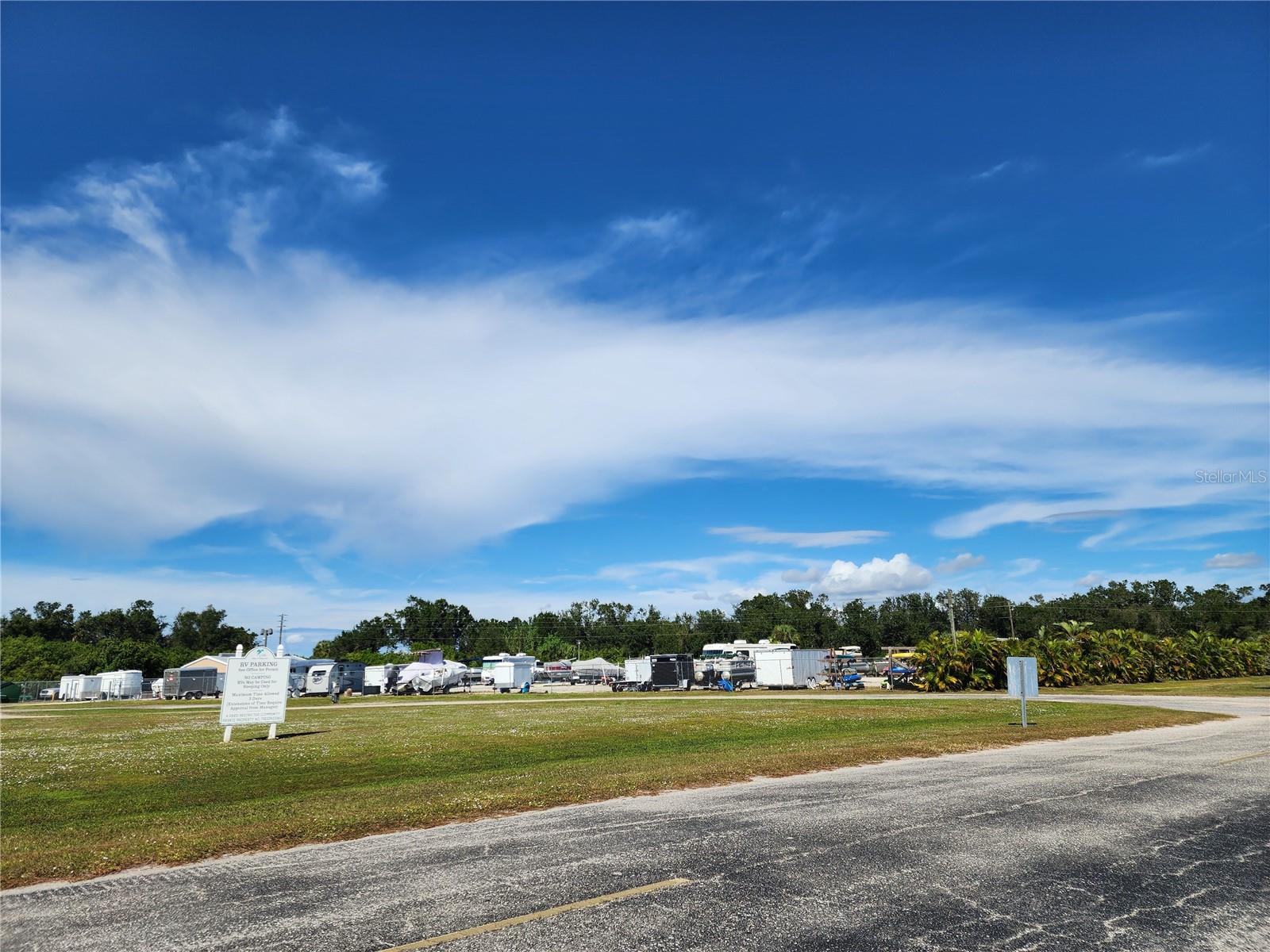 VILLAGE HOLIDAY LAKE - Land