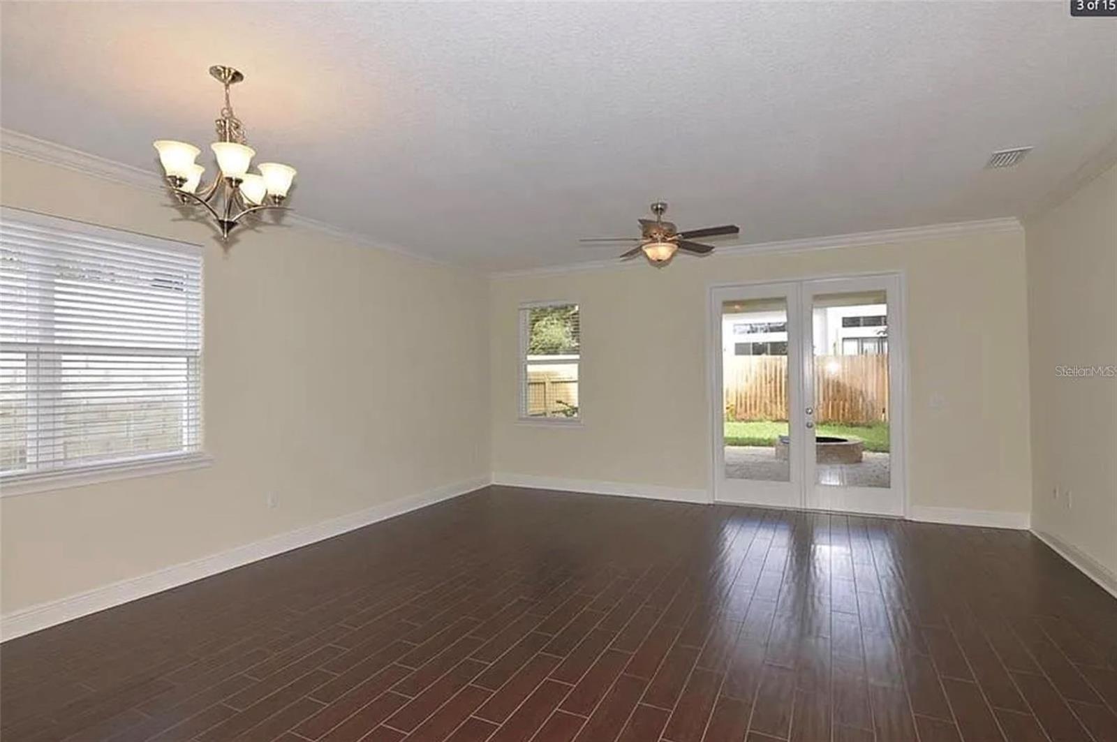 2822 E JEFFERSON STREET