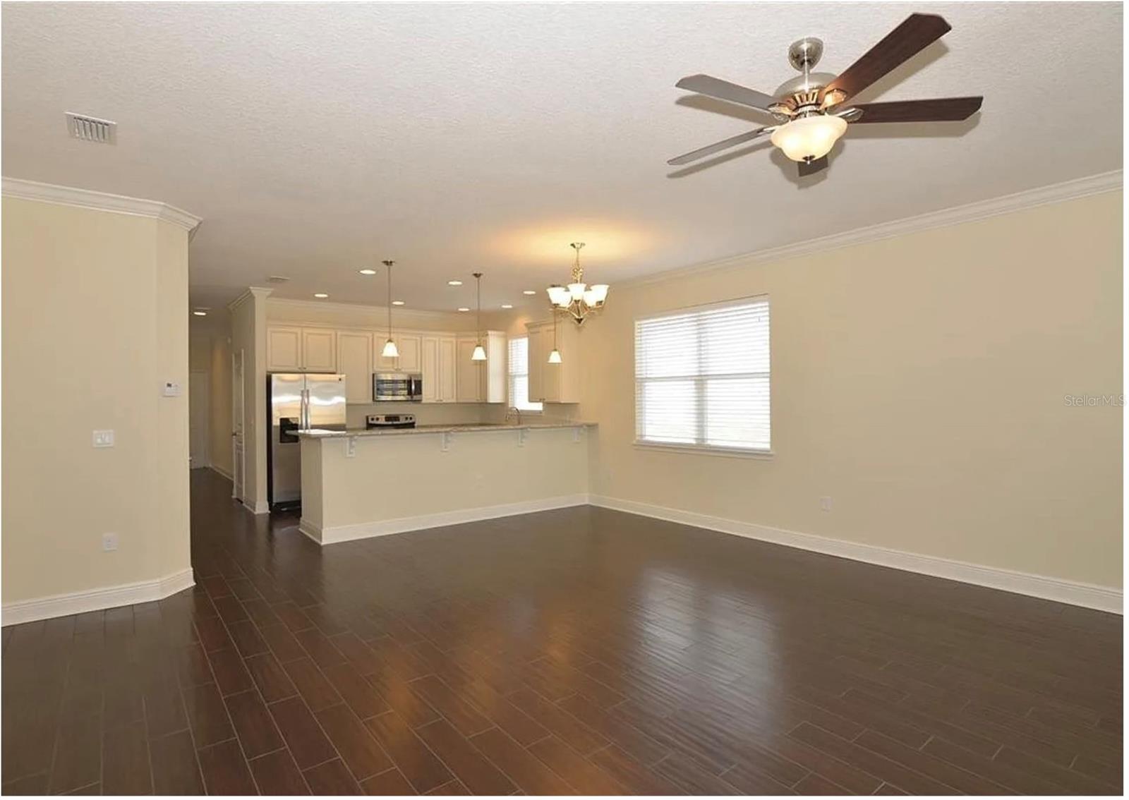 2822 E JEFFERSON STREET