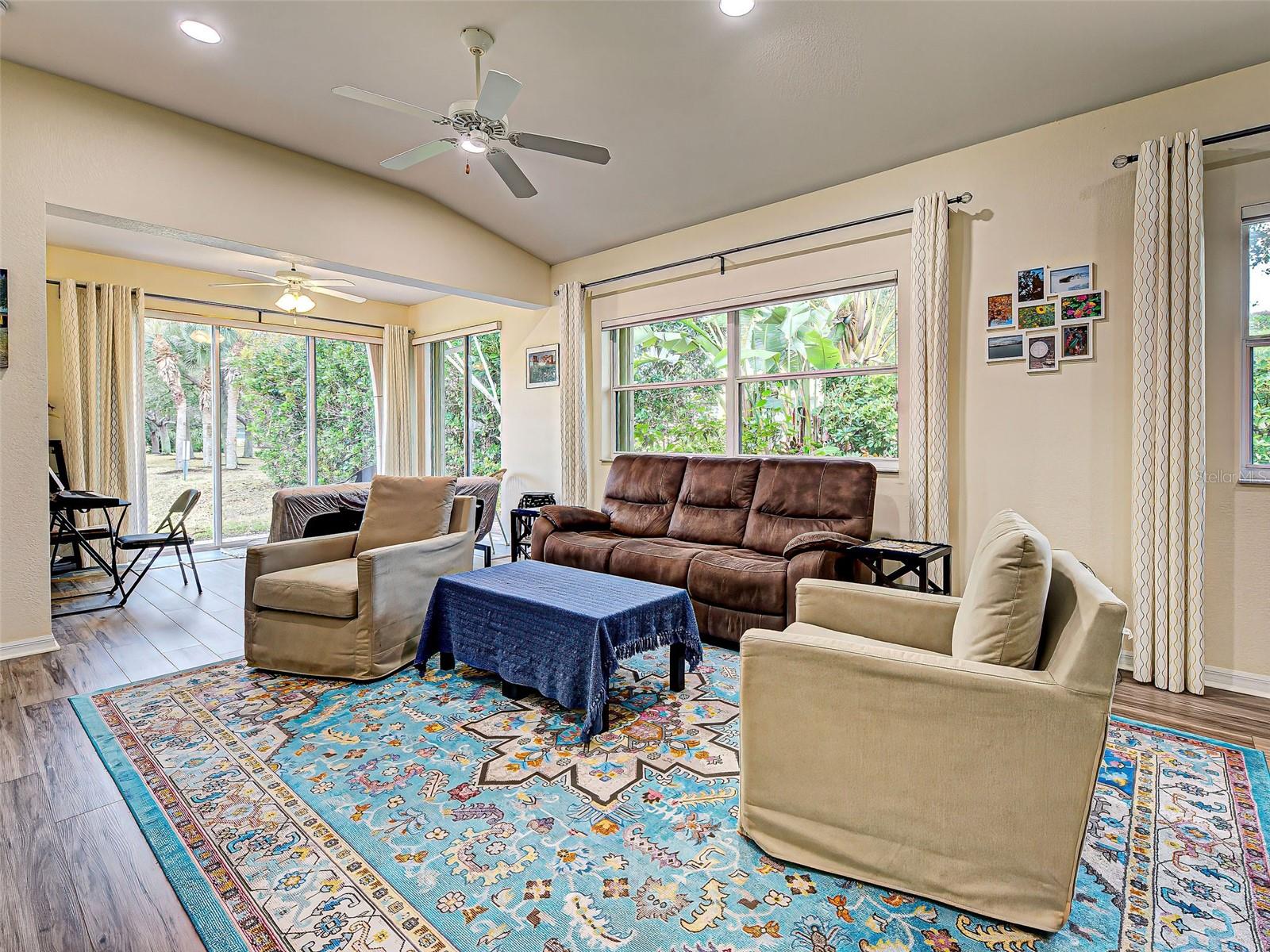 VISTA DEL LAGO - Residential