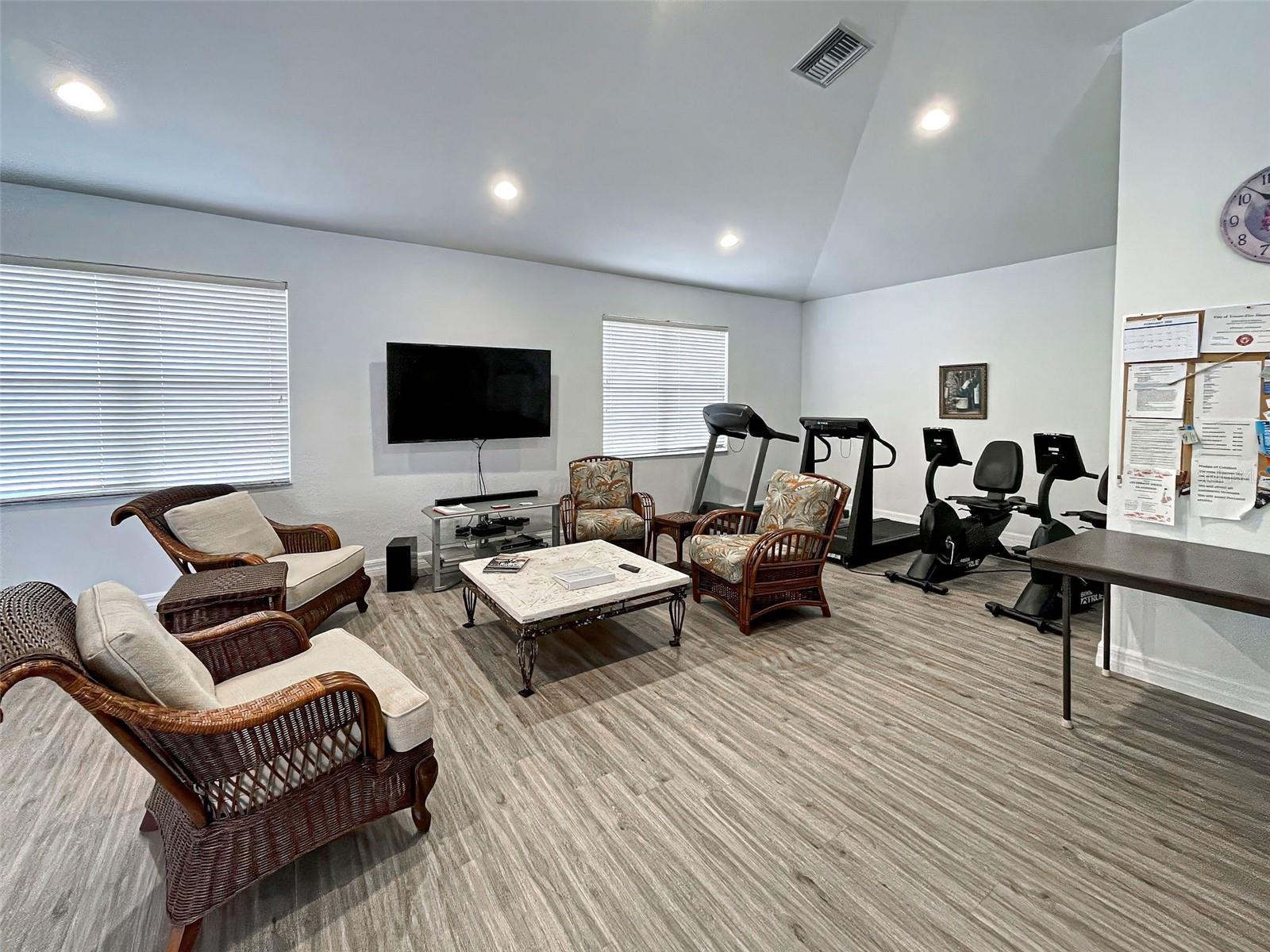 VISTA DEL LAGO - Residential