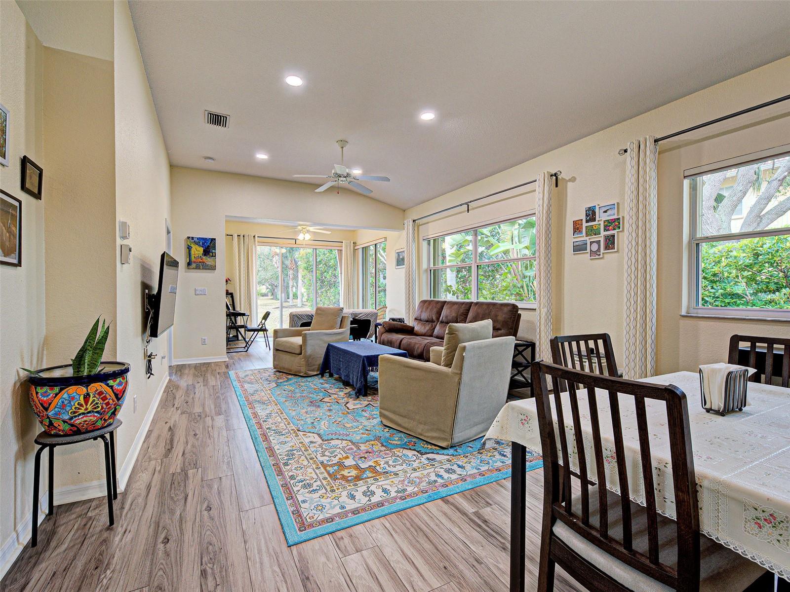 VISTA DEL LAGO - Residential