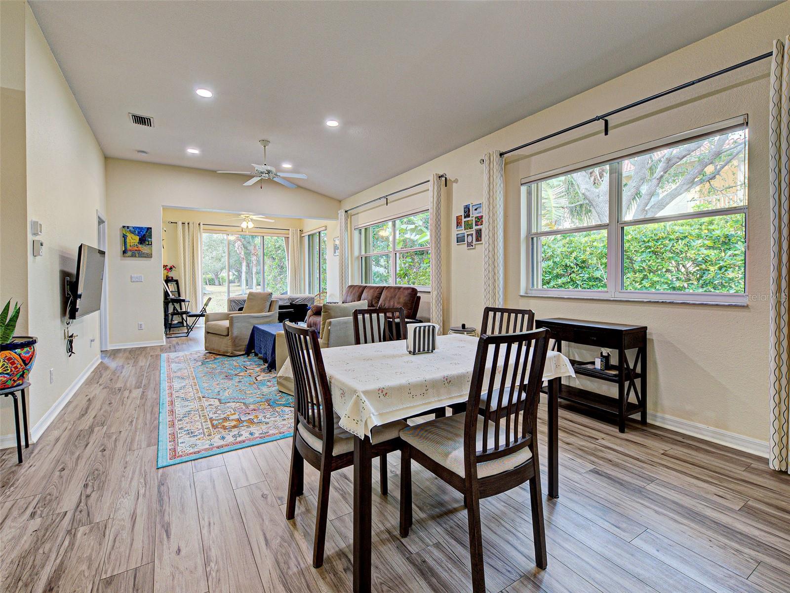 VISTA DEL LAGO - Residential