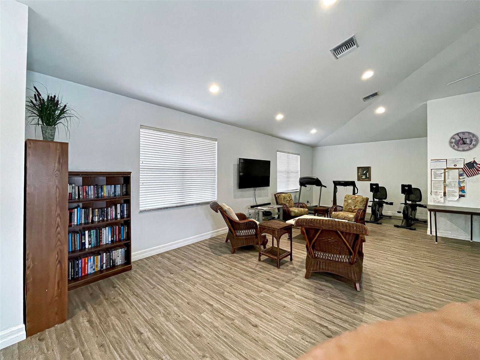 VISTA DEL LAGO - Residential