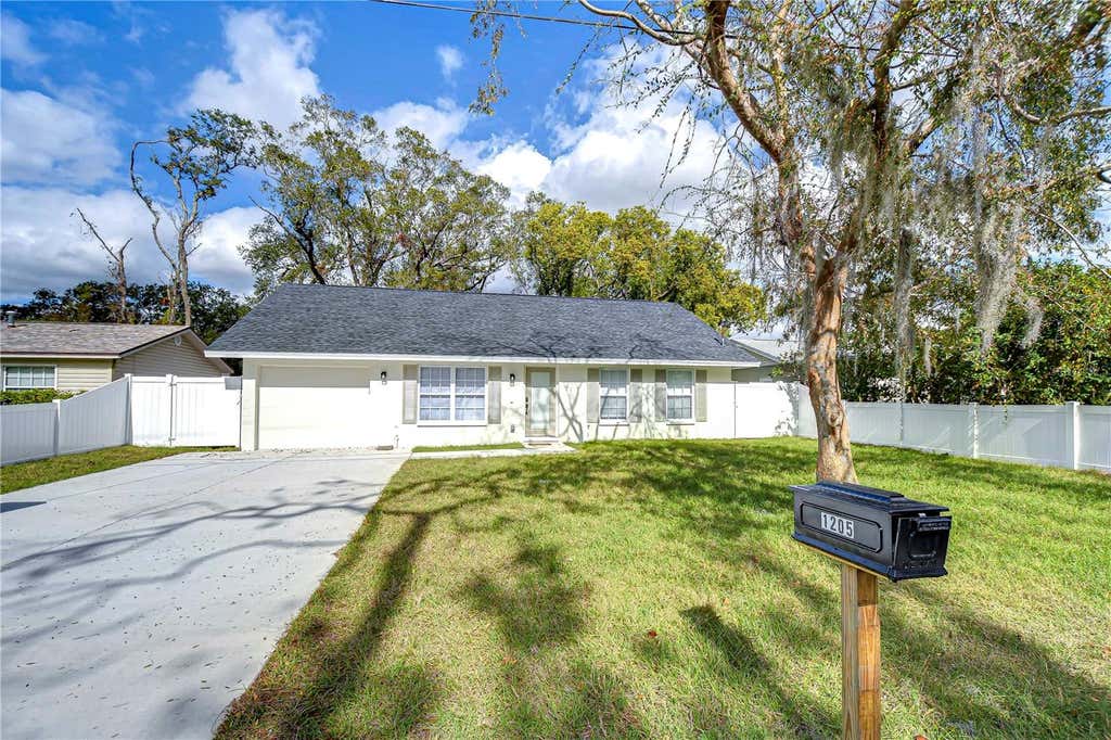 Photo of 1205 W Hollywood Street, Tampa, FL 33604 (MLS # TB8541780)