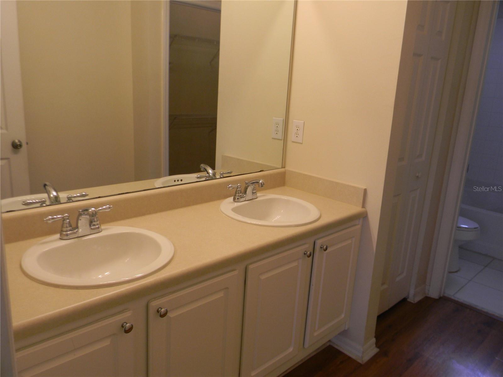 8334 - LAS PALMAS OF SARASOTA - Residential