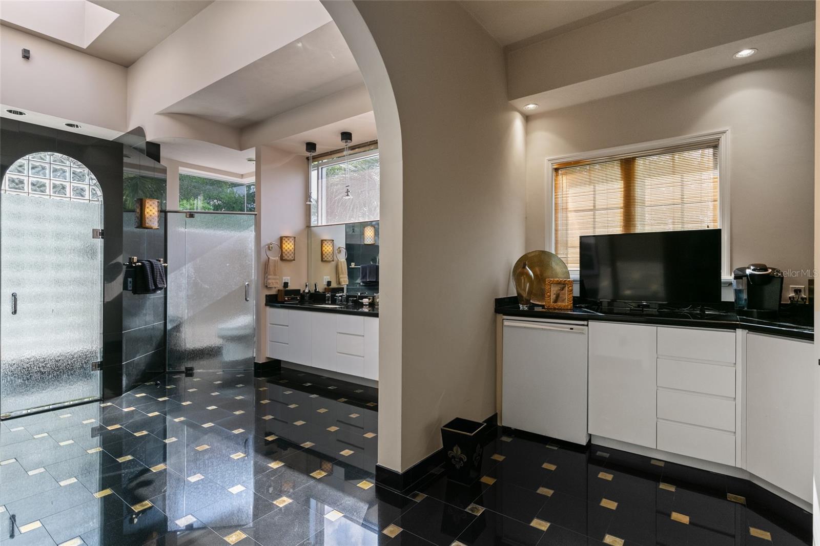 SPRUCE CREEK FLY IN - Residential