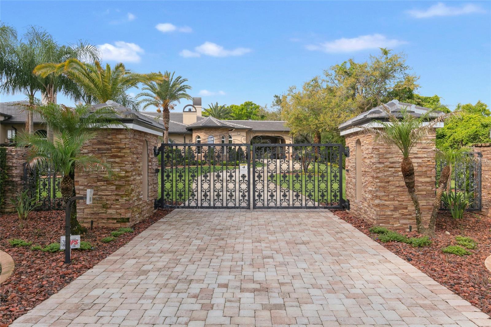 SPRUCE CREEK FLY IN - Residential