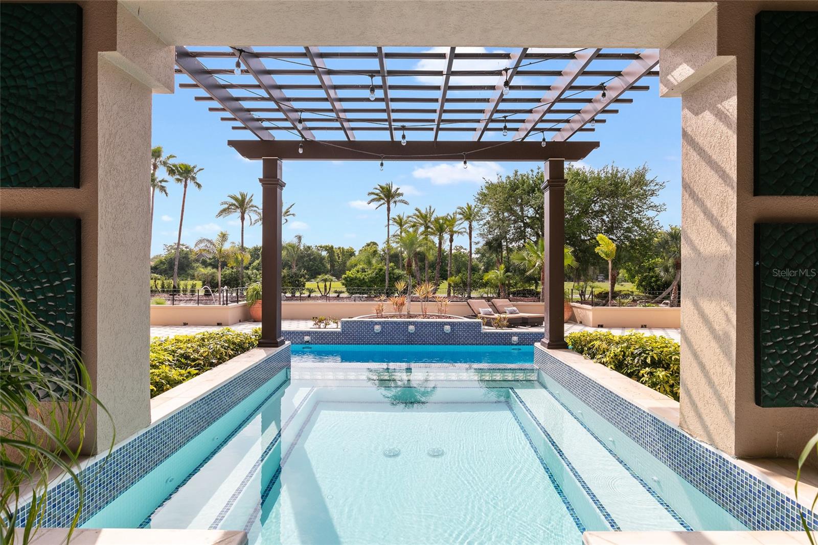 SPRUCE CREEK FLY IN - Residential