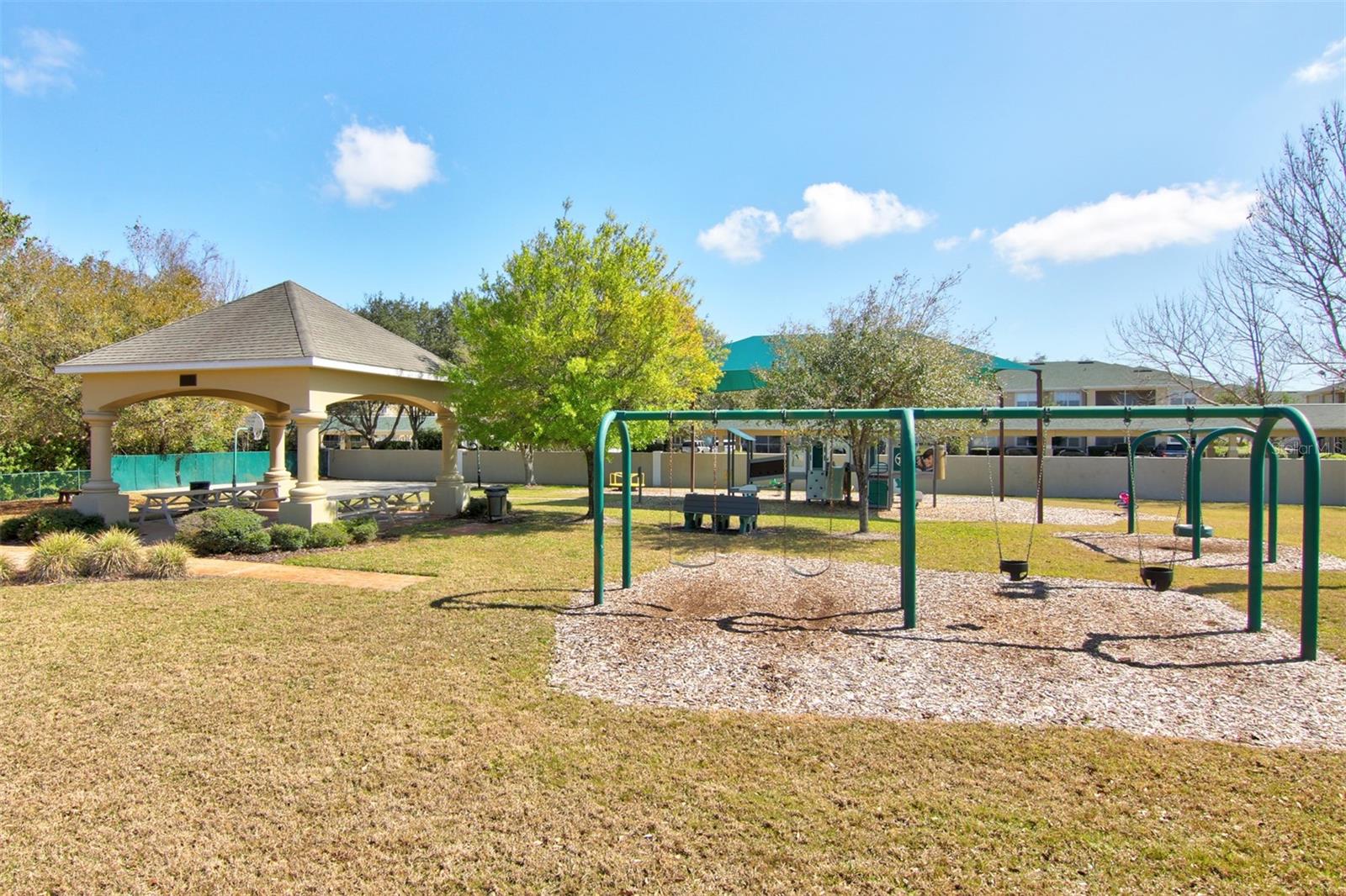 SPRUCE CREEK FLY IN - Residential