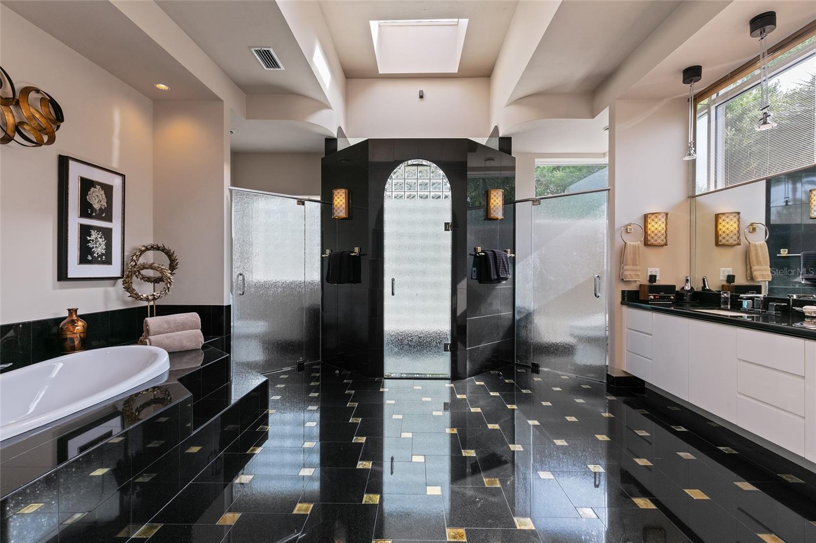 SPRUCE CREEK FLY IN - Residential