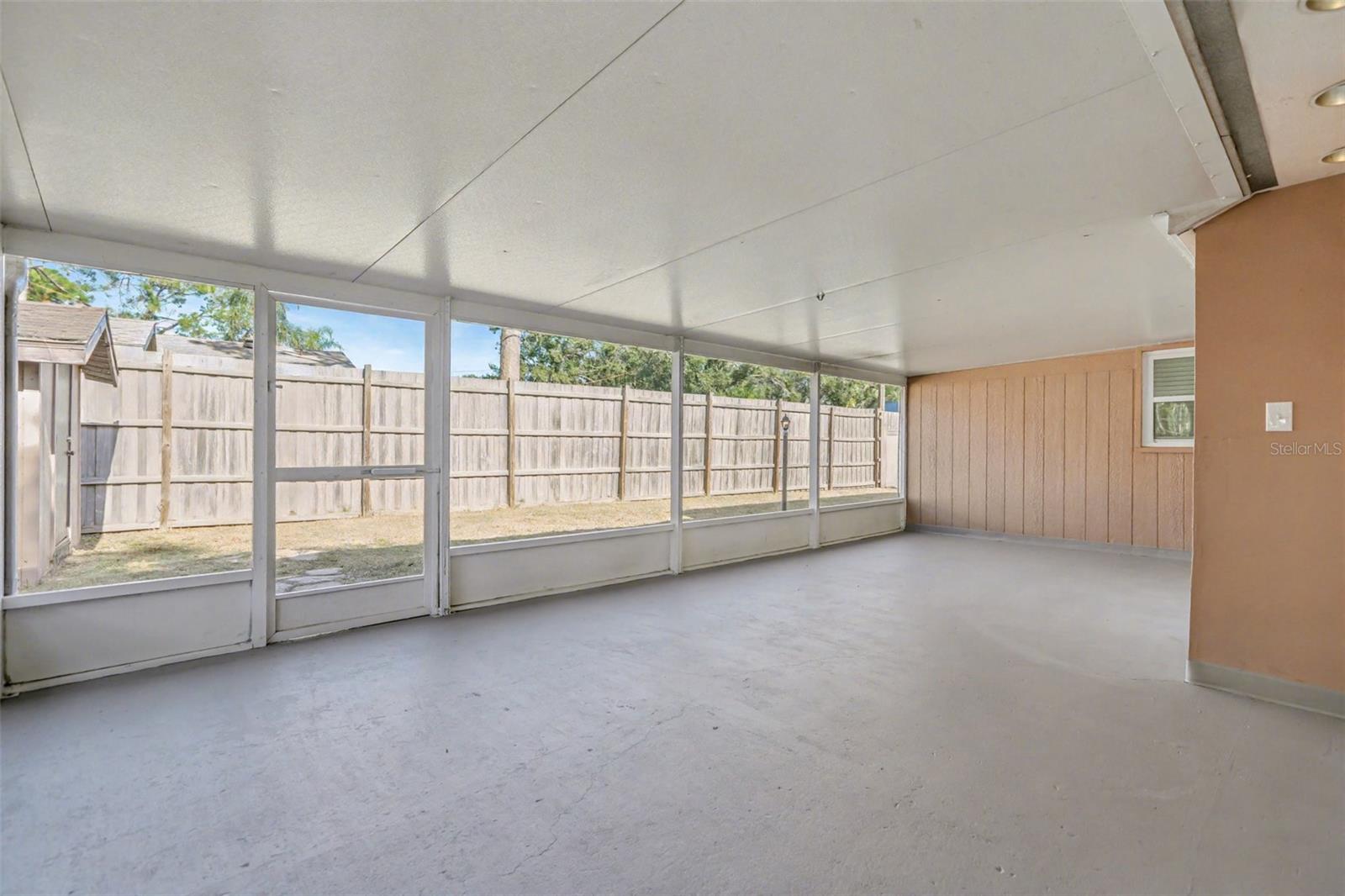 LAKE SARASOTA - Residential