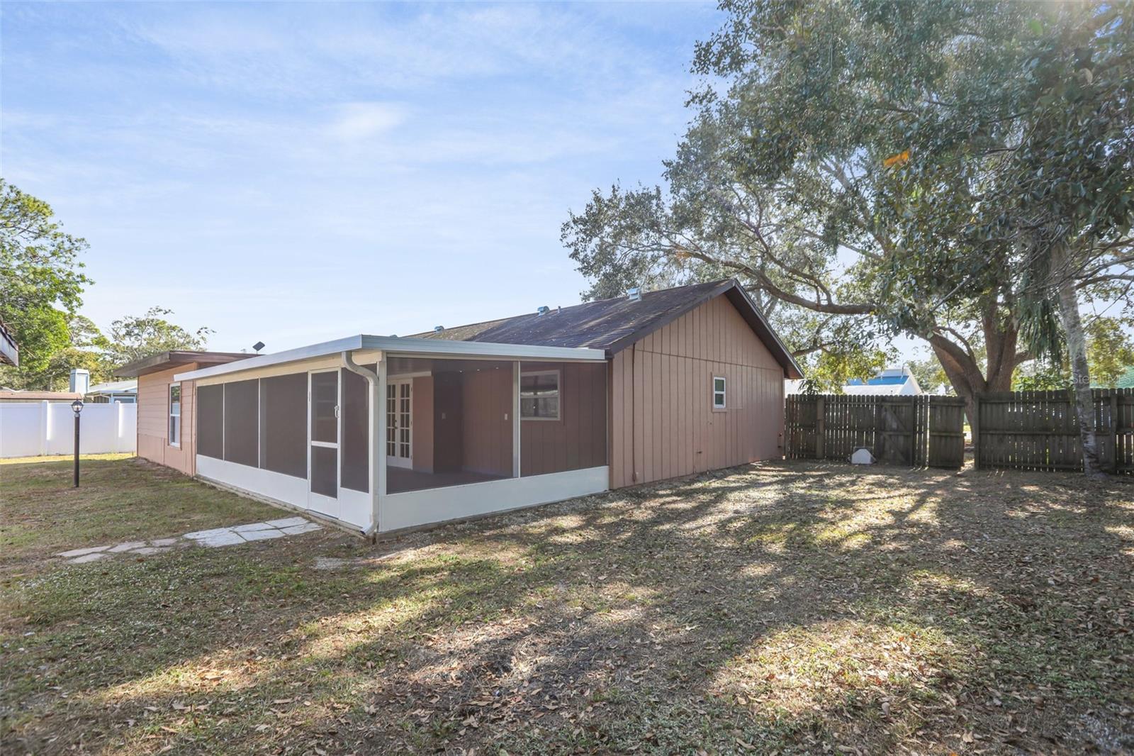 LAKE SARASOTA - Residential