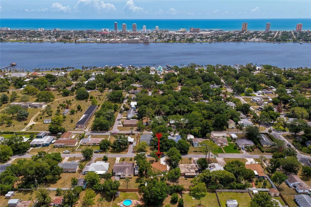 Photo of 1624 Cordova Avenue, Daytona Beach, FL 32117 (MLS # V4949290)