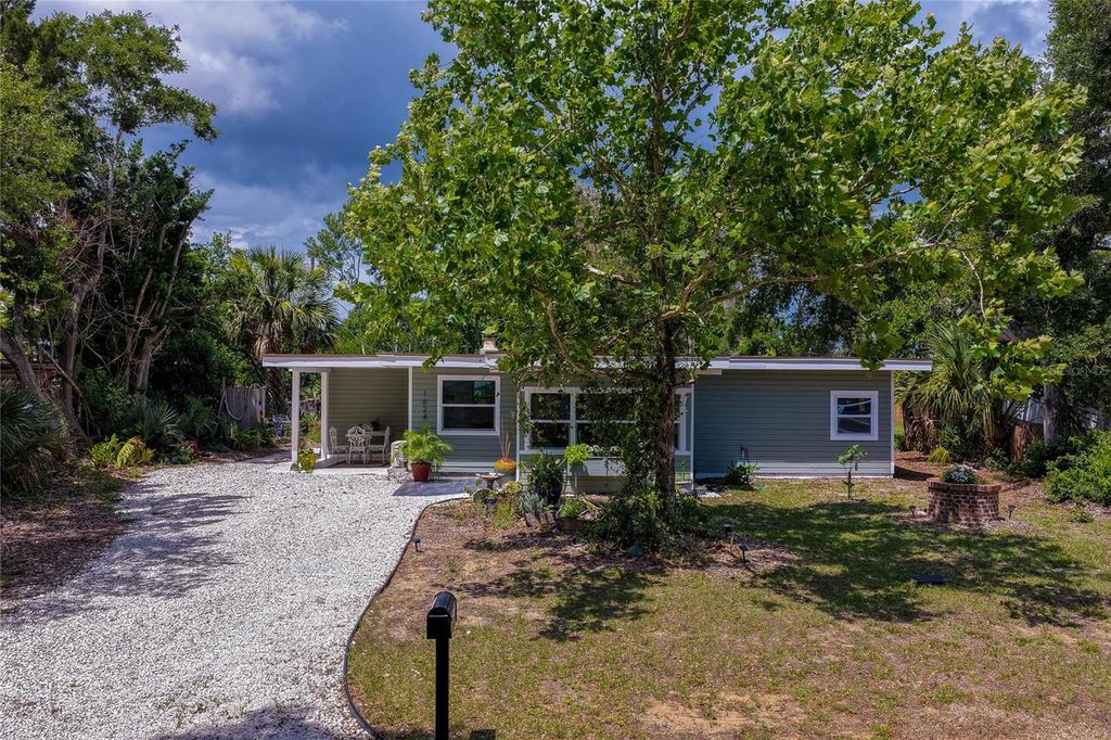 Photo of 1624 Cordova Avenue, Daytona Beach, FL 32117 (MLS # V4949290)