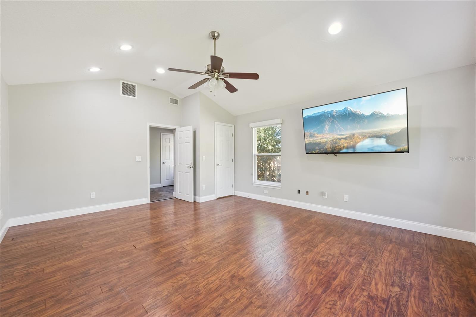 LAKE SEARCY SHORES - Residential Lease