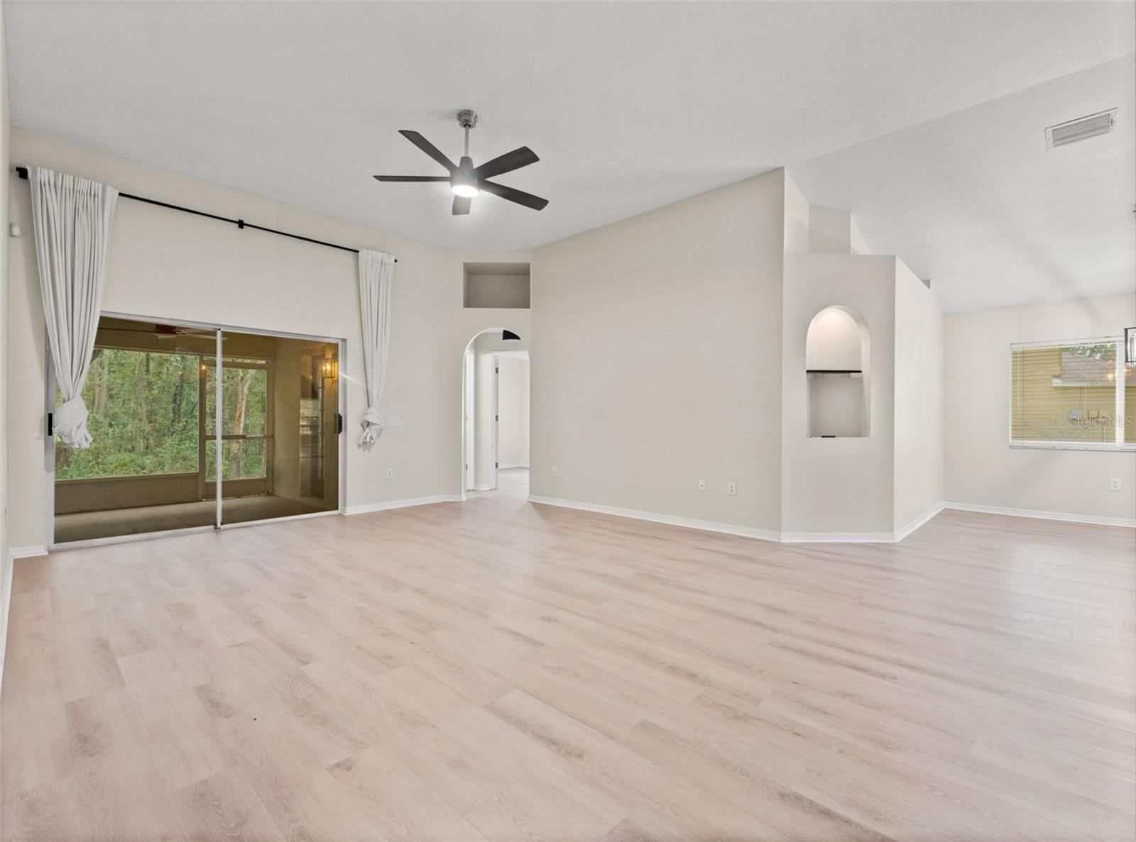 MEADOW POINTE PRCL 08 - Residential Lease