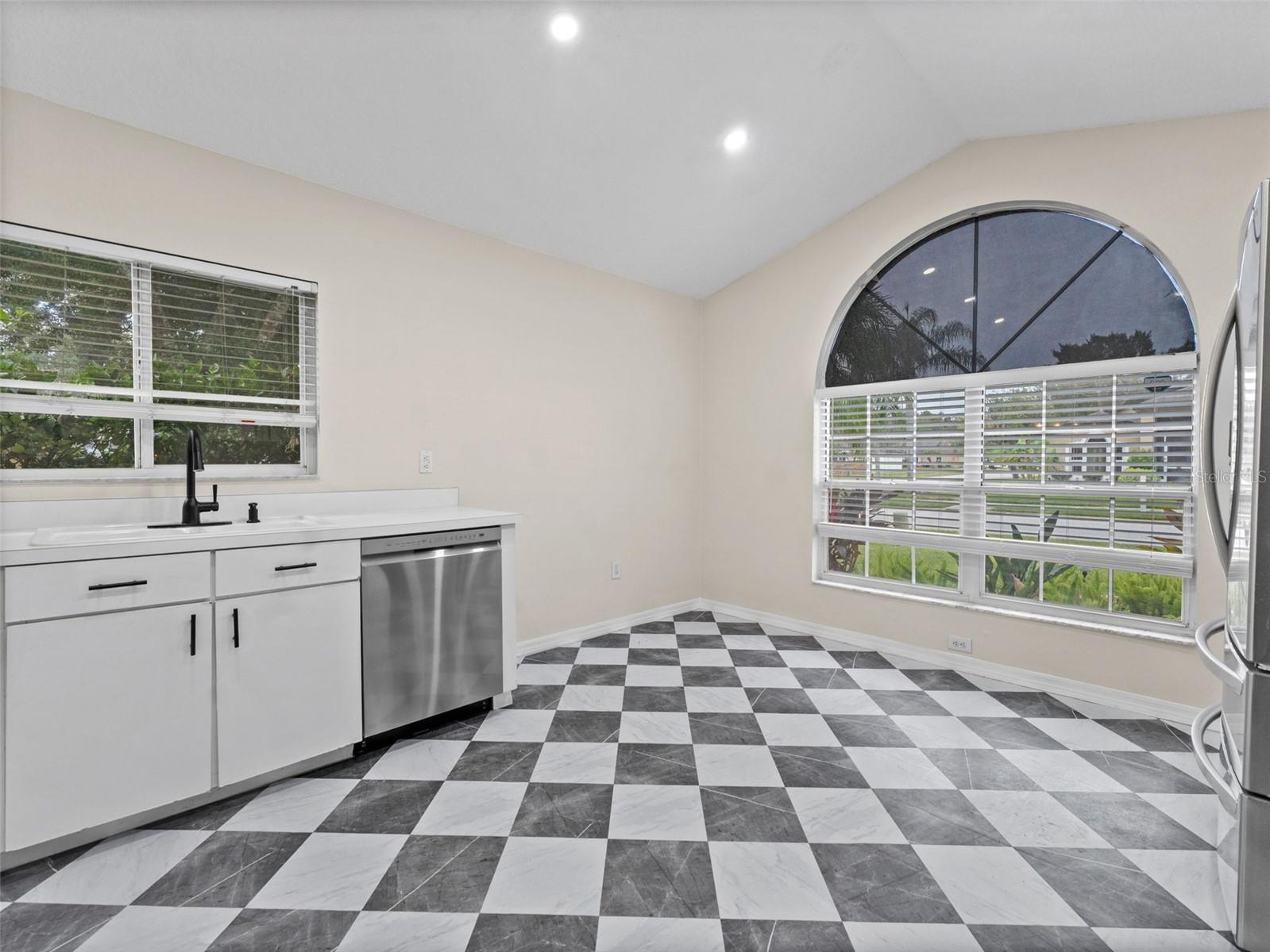 MEADOW POINTE PRCL 08 - Residential Lease