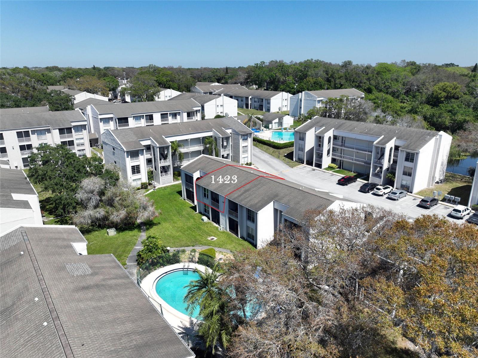 One bedroom One bathroom updated condo with 2 pools and a tennis court, located right next to frisbee disc golf parks in Clearwater. 20 minutes from Tampa and 20 minutes to Clearwater beaches. must be seen to be fully appreciated,