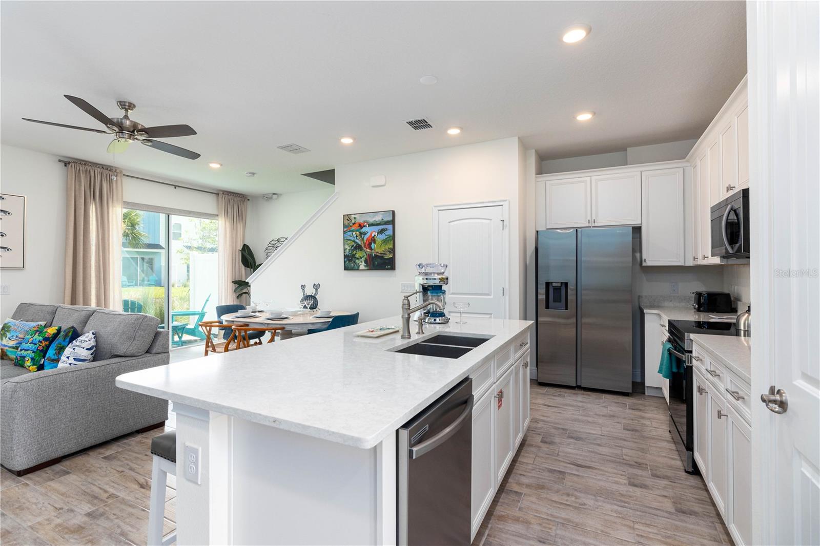 2960 ON THE ROCKS POINT