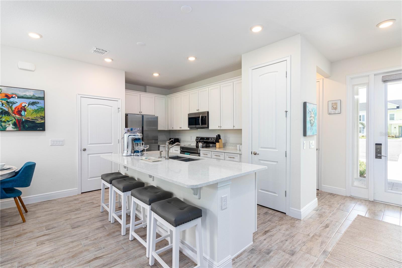 2960 ON THE ROCKS POINT