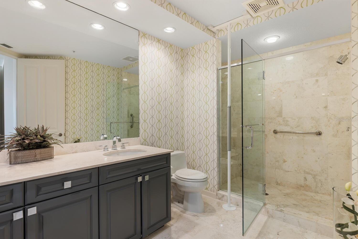 THE TOWER RESIDENCES - Residential