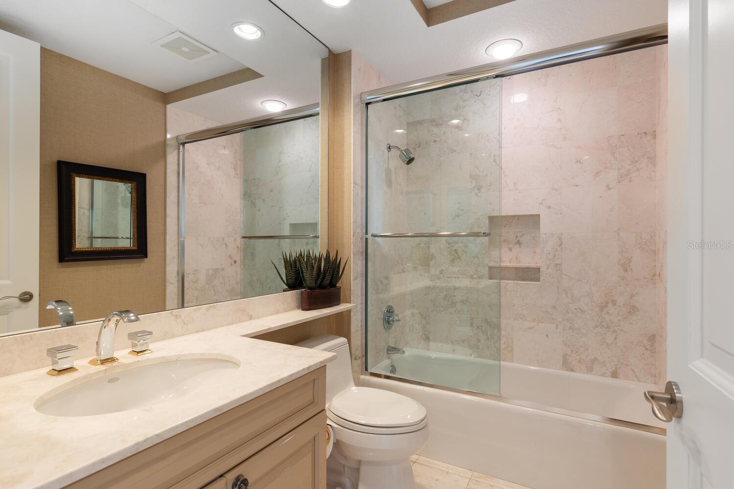 THE TOWER RESIDENCES - Residential