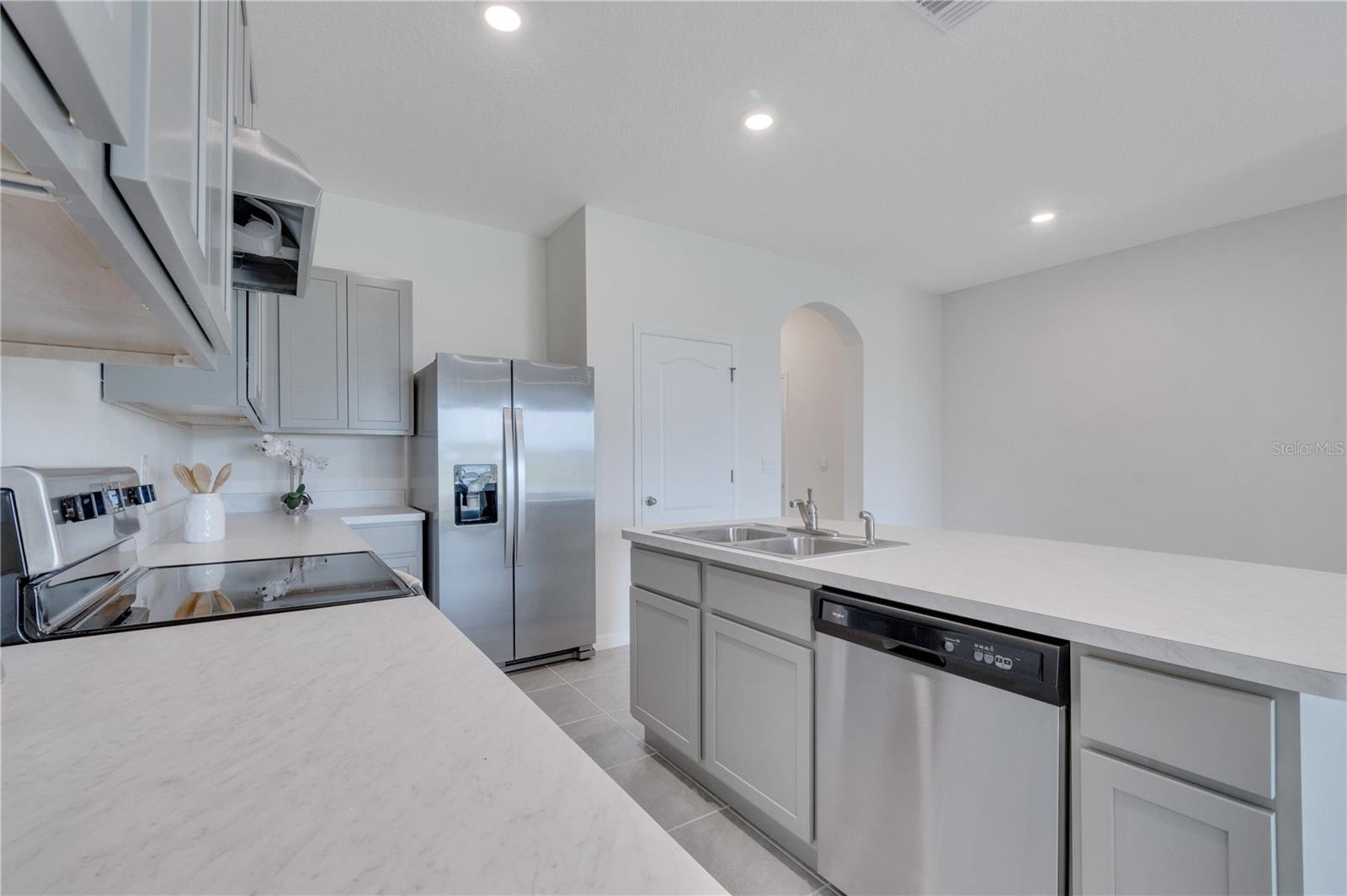 THOMPSON GROVE - Residential Lease