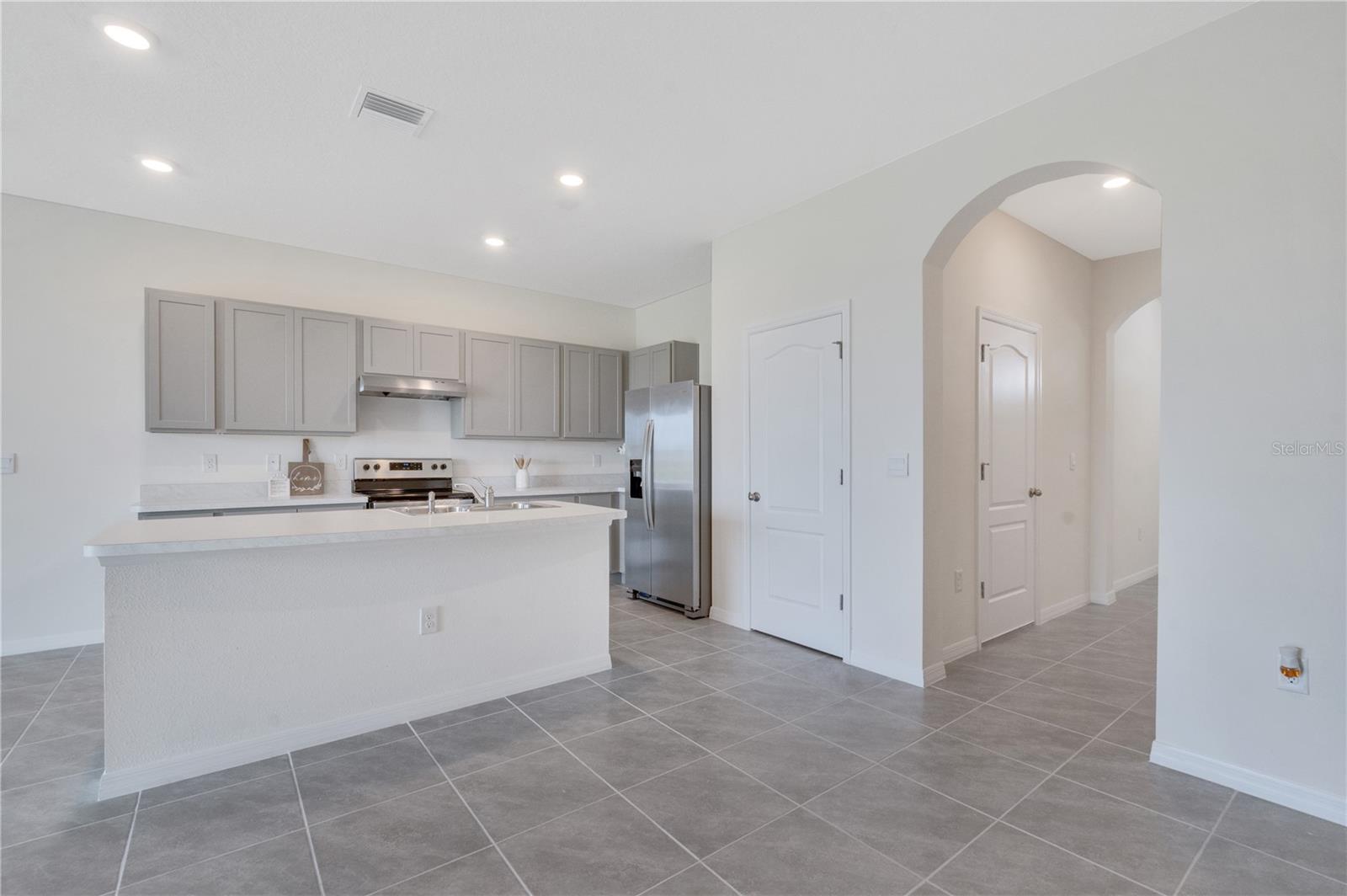 THOMPSON GROVE - Residential Lease