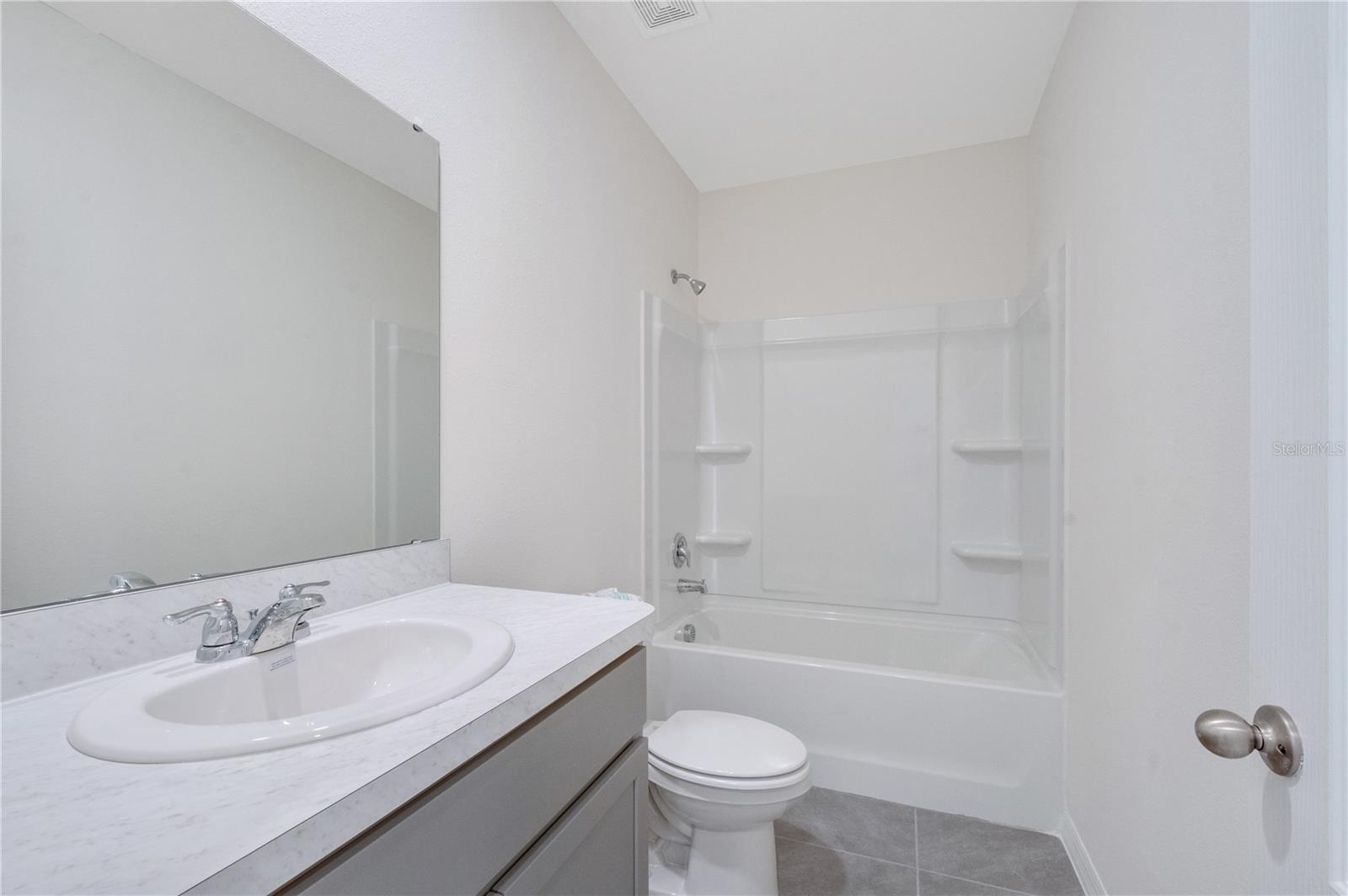THOMPSON GROVE - Residential Lease