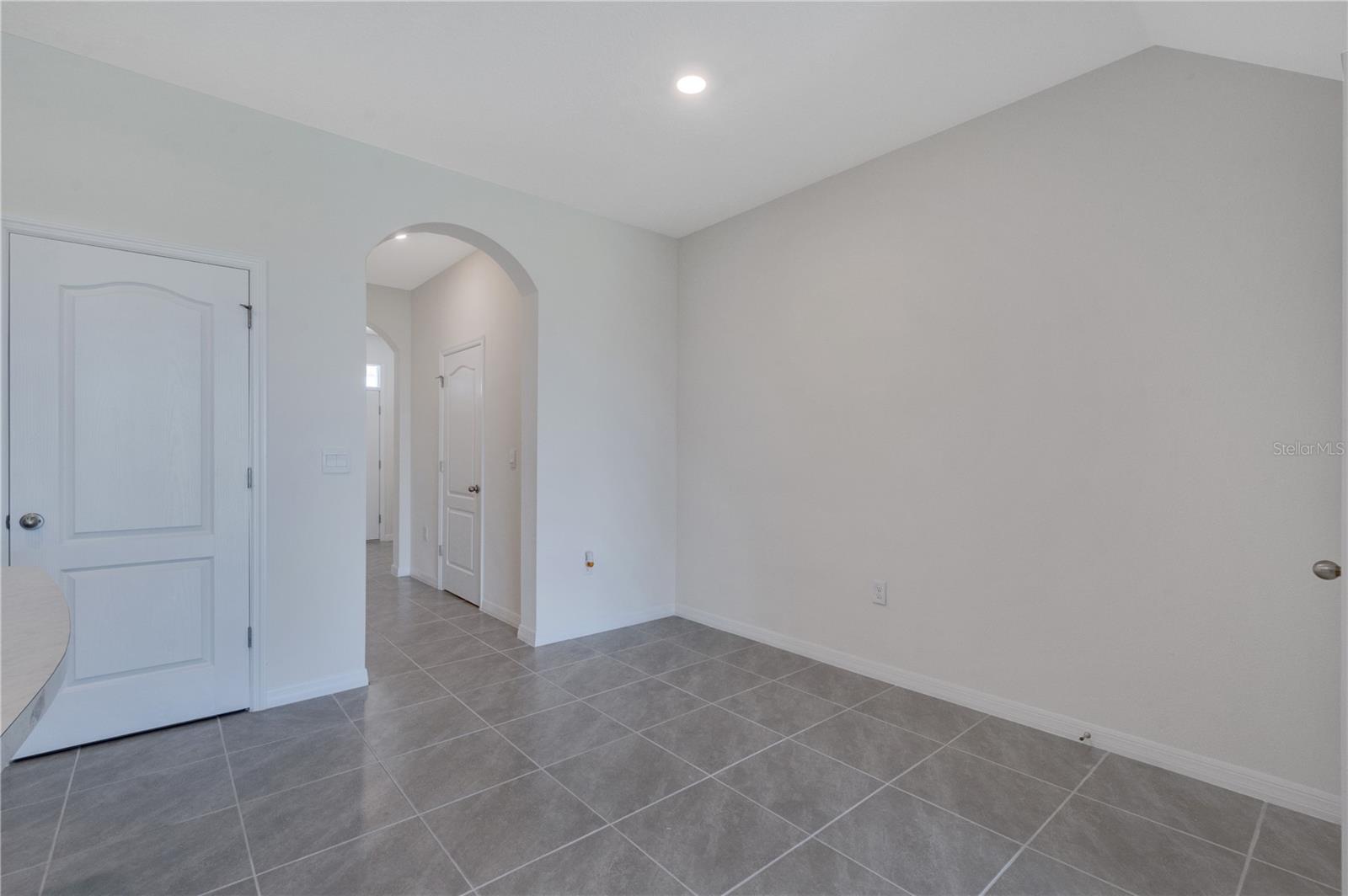 THOMPSON GROVE - Residential Lease