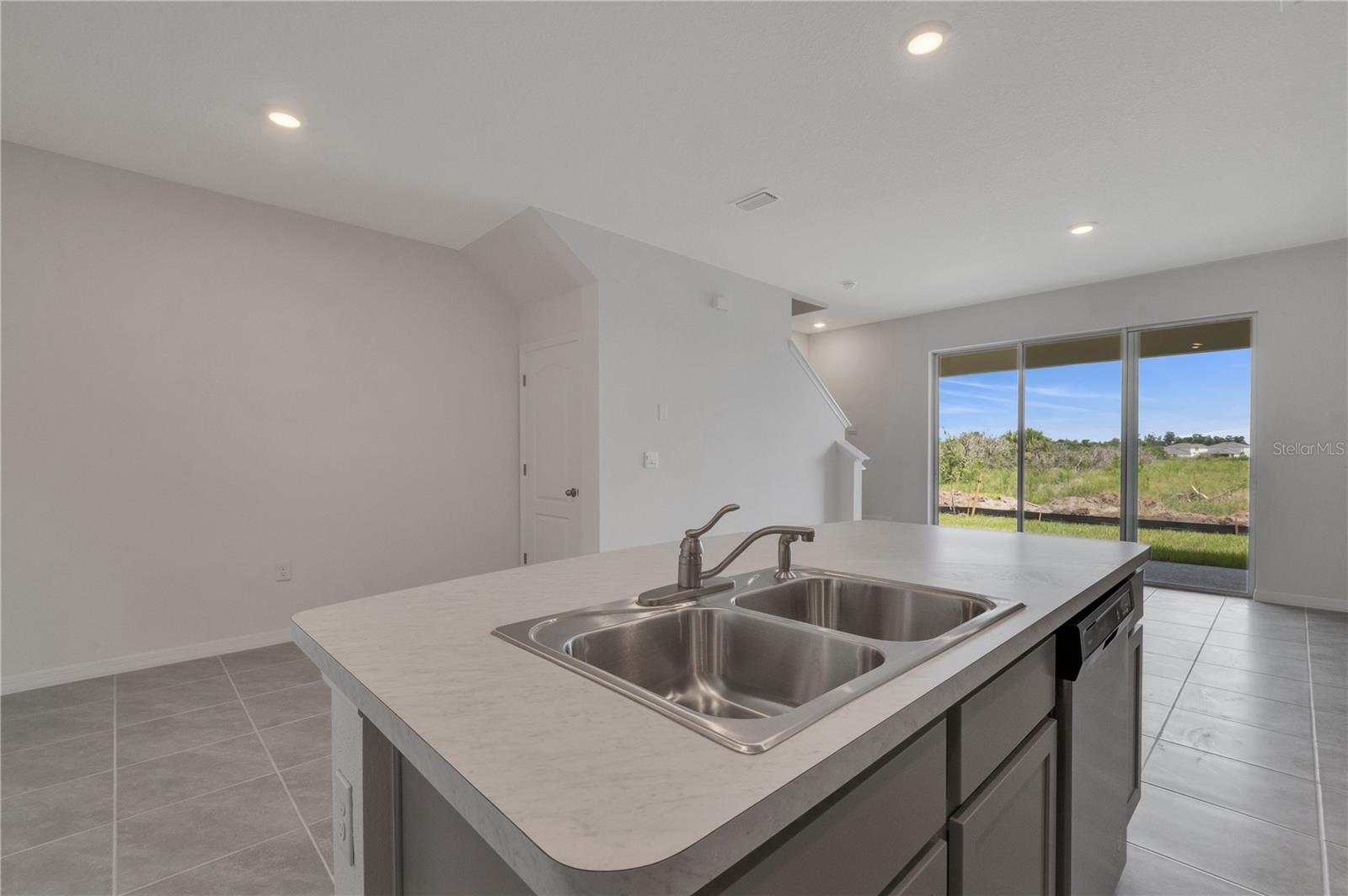 THOMPSON GROVE - Residential Lease