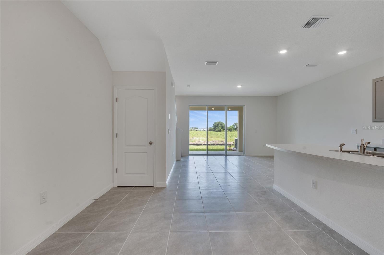 THOMPSON GROVE - Residential Lease