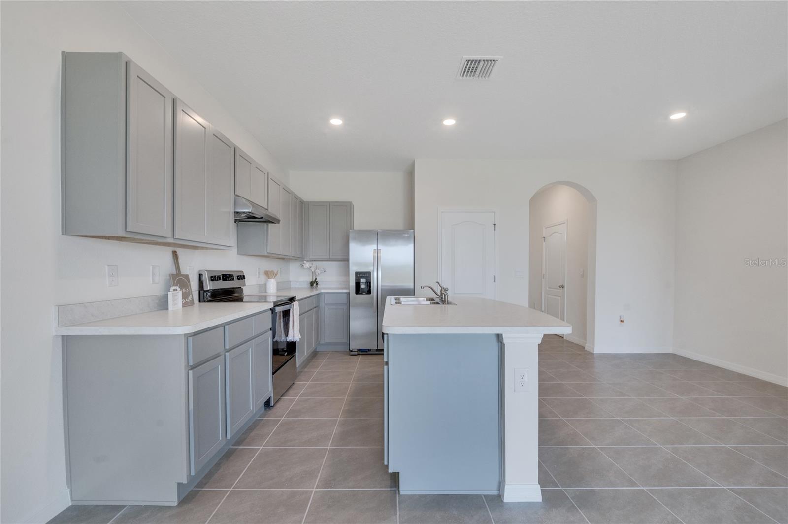 THOMPSON GROVE - Residential Lease