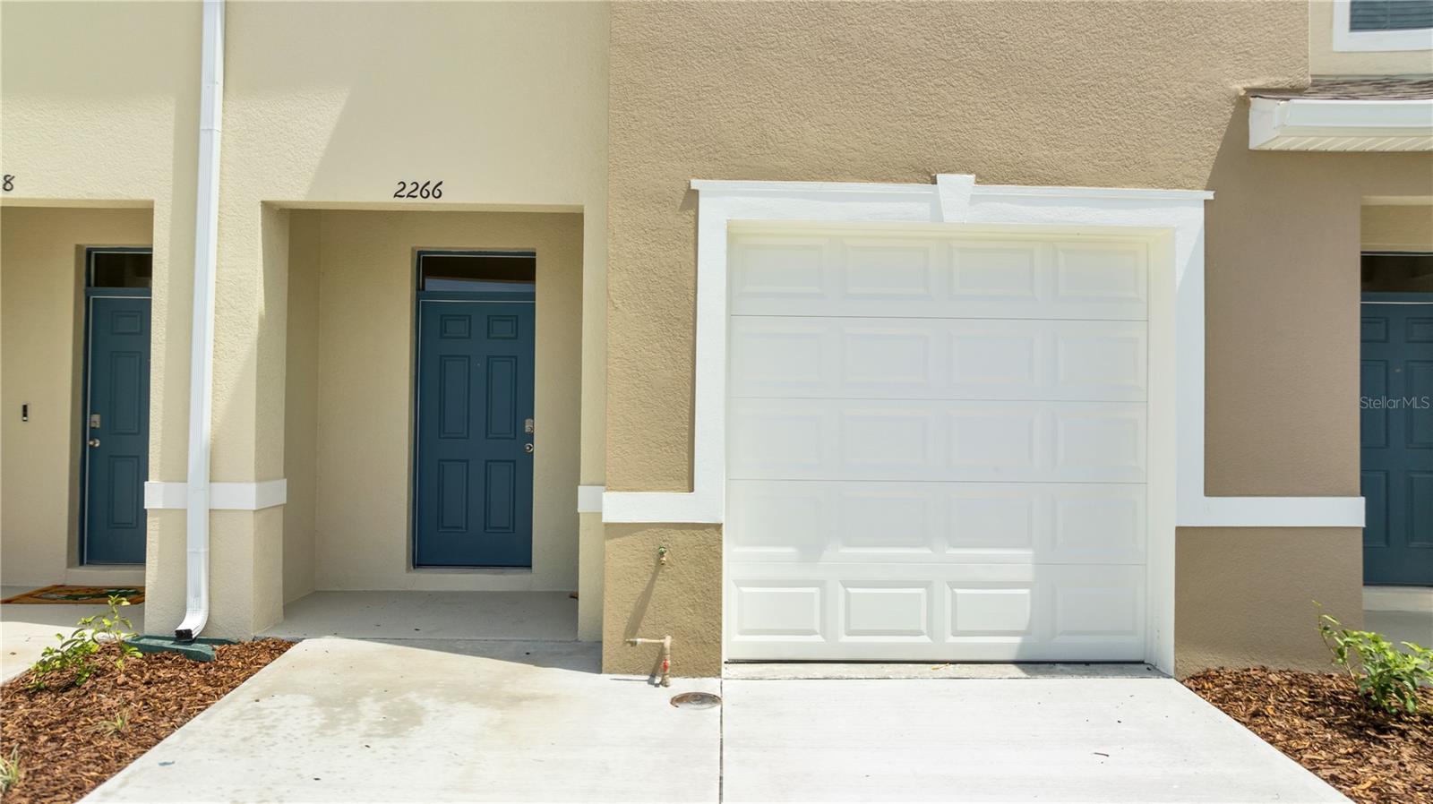 THOMPSON GROVE - Residential Lease