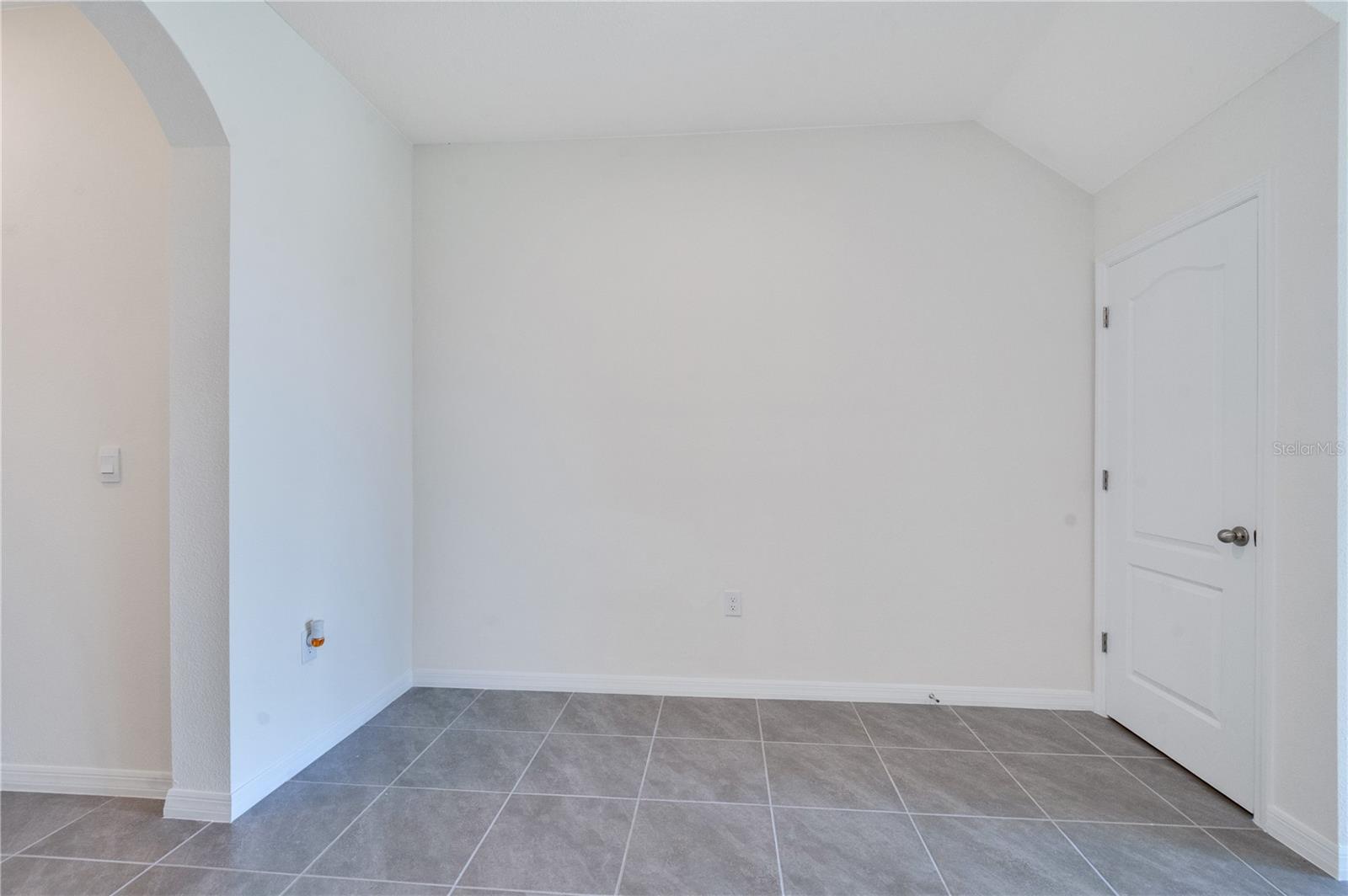 THOMPSON GROVE - Residential Lease