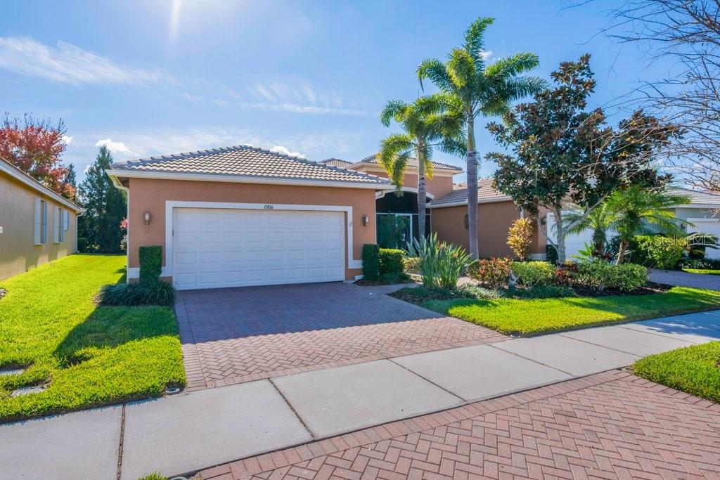VALENCIA LAKES - Residential