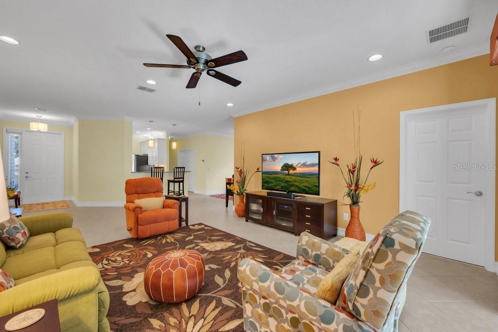 VALENCIA LAKES - Residential